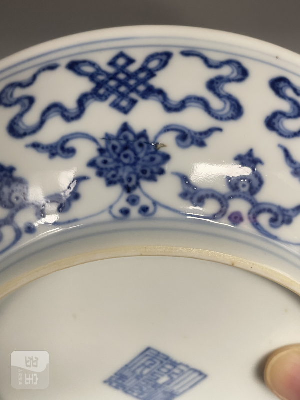 清乾隆 青花缠枝八宝纹盘 - 图13